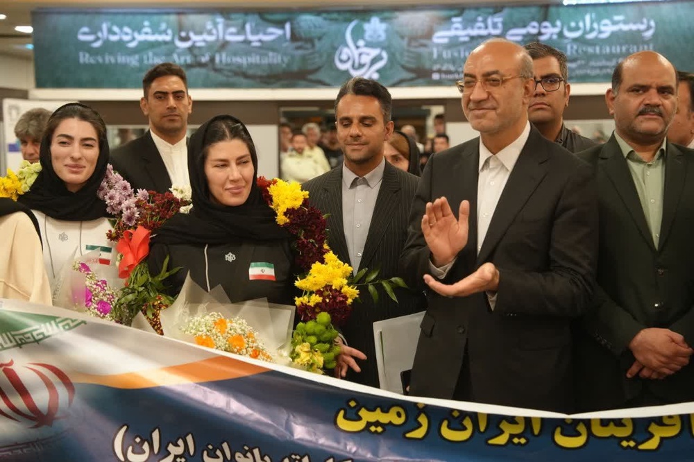 استقبال استاندار از بانوان افتخارآفرین کرمانشاهی در فرودگاه