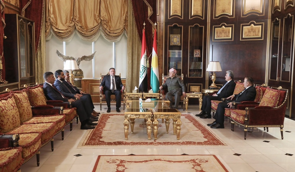 دیدار بارزانی با خمیس خنجر؛ بررسی تحولات سیاسی عراق و تاکید بر هماهنگی میان جریانها