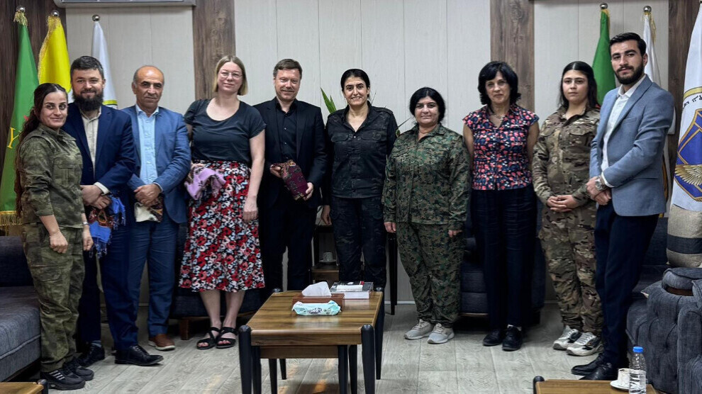دیدار هیئت اروپایی با فرماندهان SDF و ‌YPJ و نمایندگان شهرداری‌های شمال و شرق سوریه