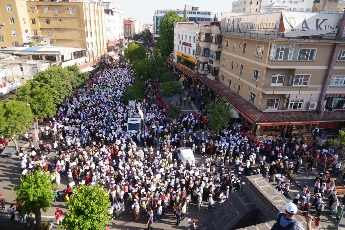 تولای حاتم اوغولاری: تحقق صلح بدون خواست مردم ممکن نیست