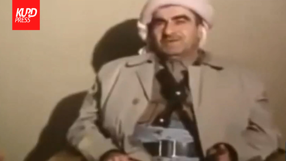 ملا مصطفی بارزانی مردی که ایستاده مُرد