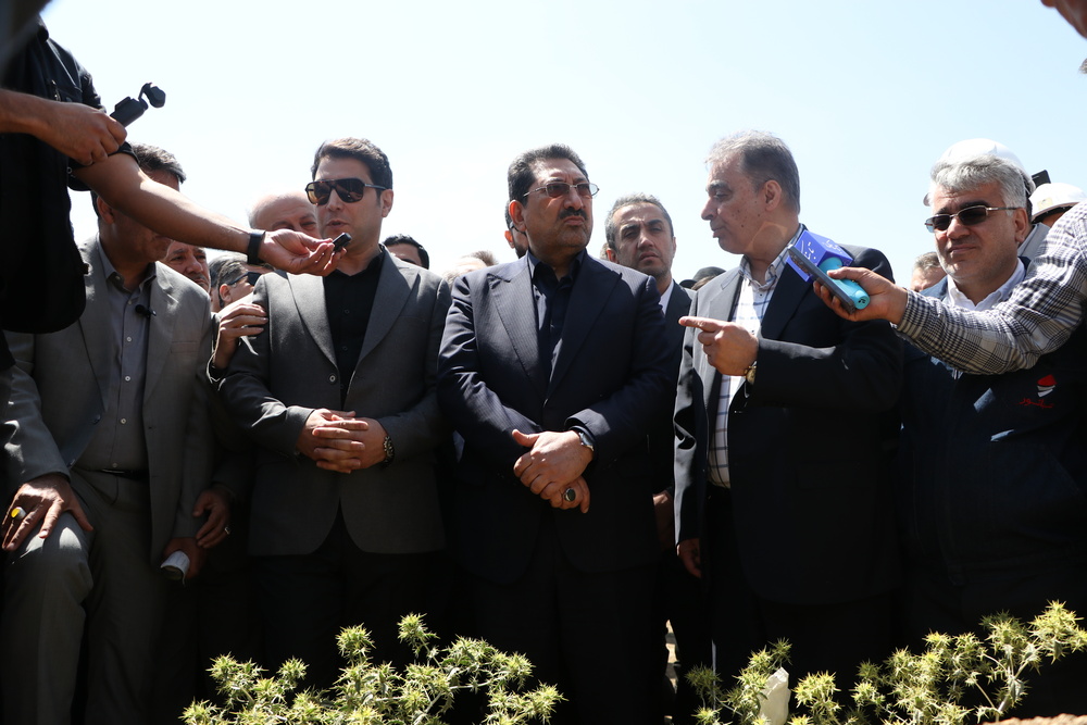 بازدید وزیر صمت از طرح های صنعتی و معدنی شهرستان های دهگلان و قروه