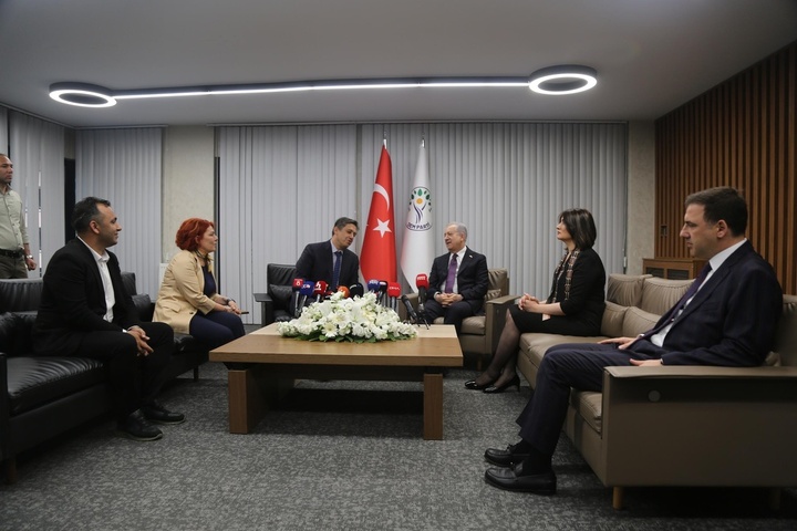 بەبۆنەی جەژنەوە پارتە سیاسییەکانی تورکیا سەردانی یەکتر دەکەن