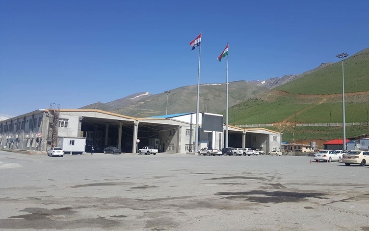 افزایش گردشگران اقلیم کردستان به سمت ایران، علت ازدحام شدید در مرز حاجی‌ عمران