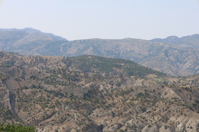 35 سال ممنوعیت ورود به برخی روستاهای شرناخ؛ نظامی ها آشیانه ما را اشغال کرده اند + فیلم