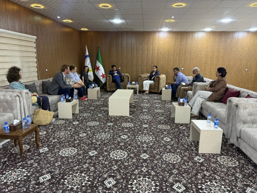 هیئتی از پارلمان اروپا و وکلای فرانسوی از شمال و شرق سوریه بازدید کردند