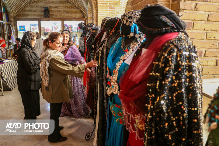 نمایشگاه مد و لباس کردی در سنندج / عکاس : عرفان کرمی