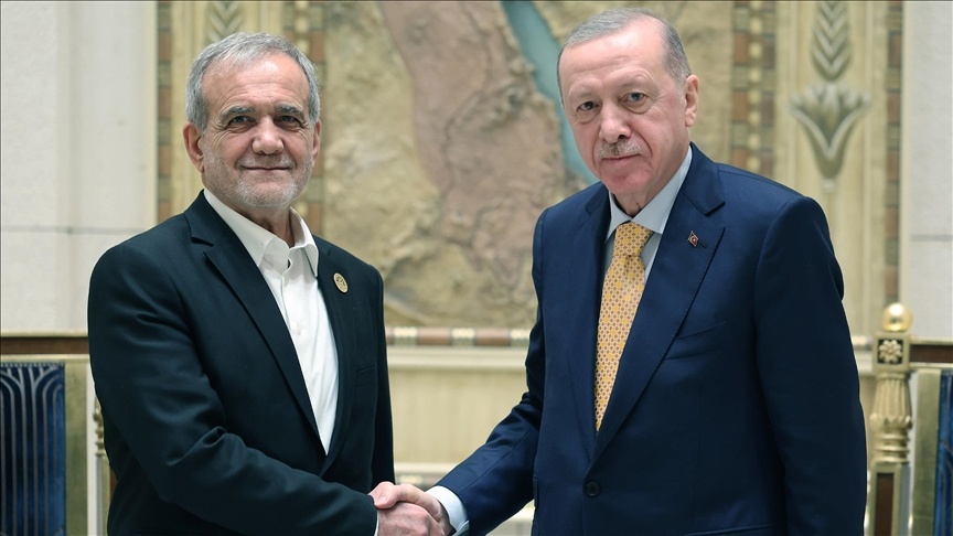 اردوغان در گفتگو با پزشکیان: حمله اسرائیل به ایران منطقه را به سمت جنگی ویرانگر می برد