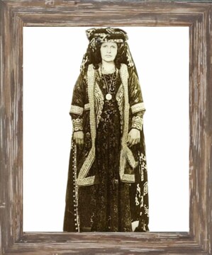 نگاهی به پوشاک محلی بانوان اسلام آبادغرب / شکوفه جعفری