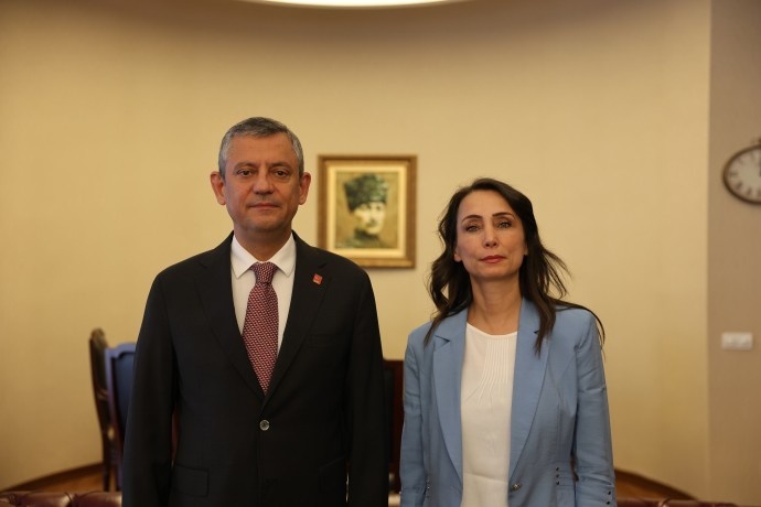 دیدار سران دم پارتی و CHP در سایه عملیات‌ قضایی؛ هشدار مشترک درباره تهدید دموکراسی