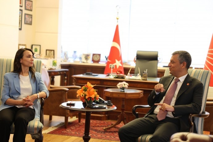 دیدار سران دم پارتی و CHP در سایه عملیات‌ قضایی؛ هشدار مشترک درباره تهدید دموکراسی