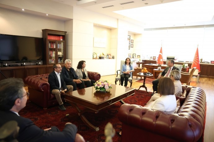 دیدار سران دم پارتی و CHP در سایه عملیات‌ قضایی؛ هشدار مشترک درباره تهدید دموکراسی