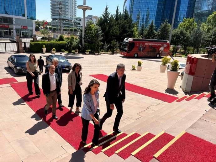 دیدار سران دم پارتی و CHP در سایه عملیات قضایی؛ هشدار مشترک درباره تهدید دموکراسی