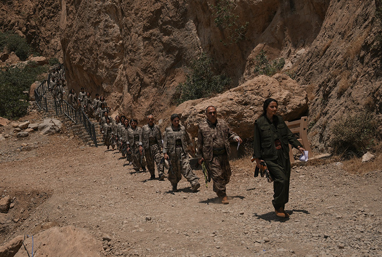 شماری از اعضای گروهک تروریستی PKK سلاح خود را امحا کردند!