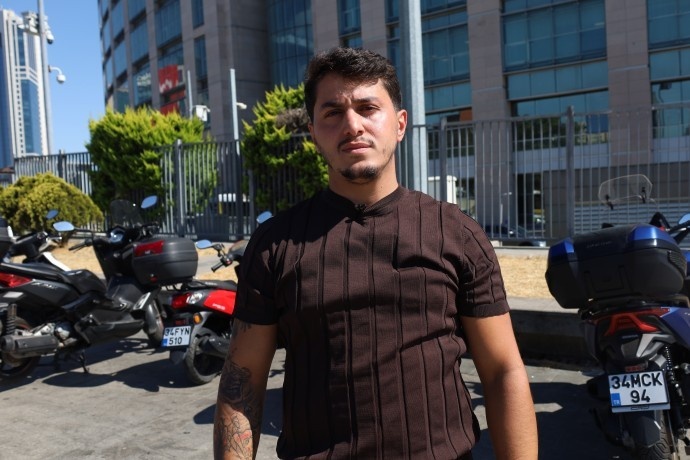 ضربوشتم و بازداشت به دلیل گوش دادن به موسیقی کردی در استانبول/ پلیس: "شما تروریست هستید"