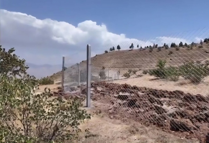 دستور قضایی برای جمع‌آوری فنس‌کشی آبیدر؛ منابع طبیعی زودتر از همه وارد عمل شد