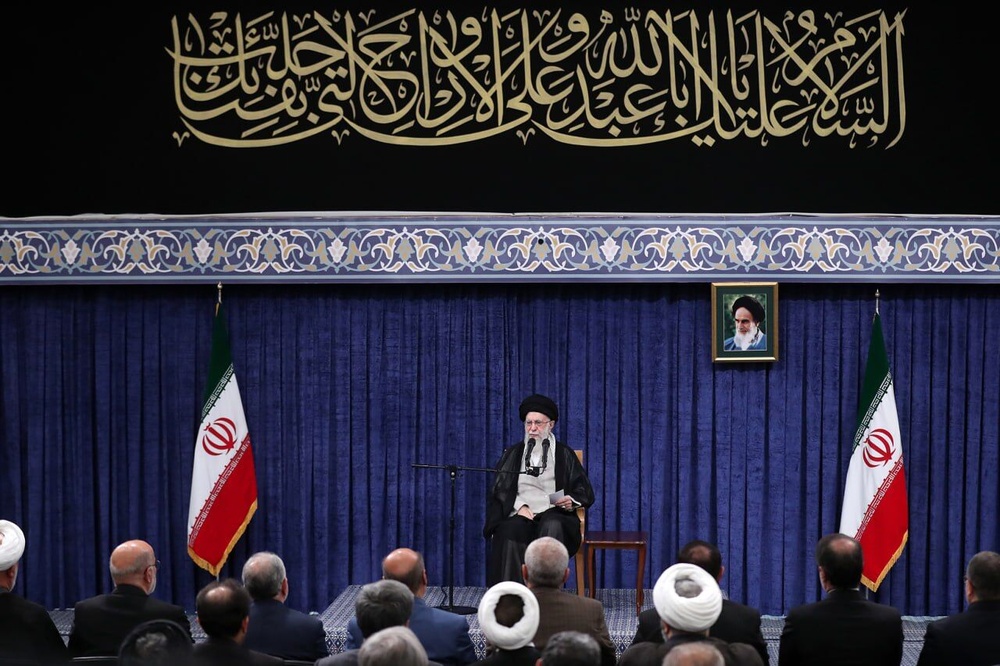 رهبر انقلاب: در هیچ میدانی چه نظامی و چه دیپلماسی به صورت طرف ضعیف حاضر نخواهیم شد