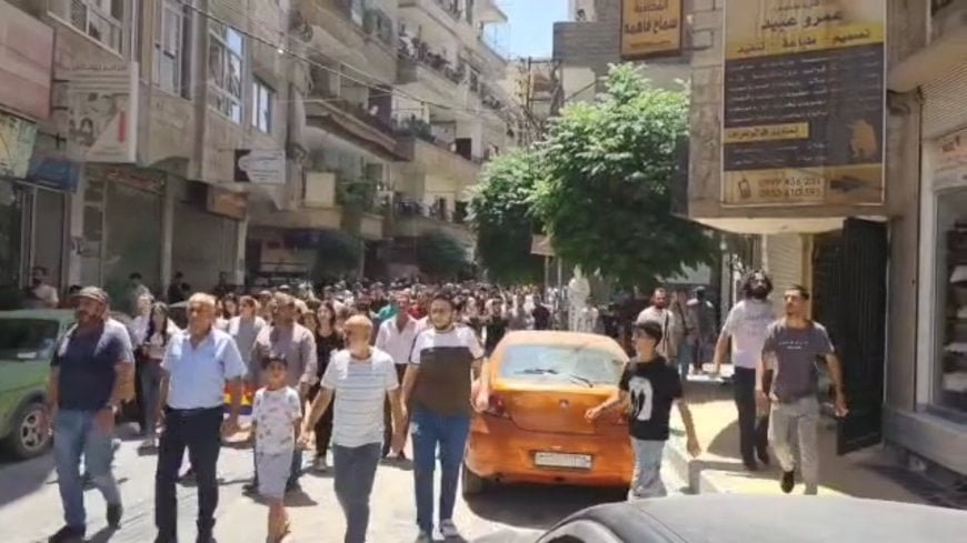 مردم در اعتراضات گسترده در شهر جرمانا خواستار سرنگونی حکومت جولانی شدند