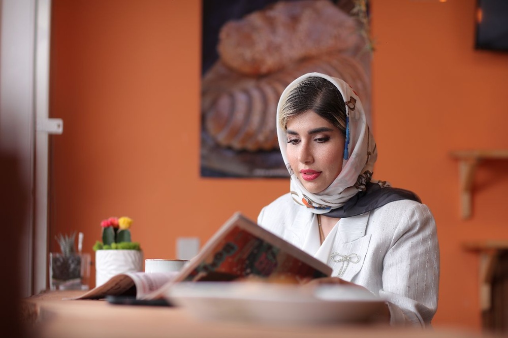دکتر مژده آریا پارسا - پلی میان دو فرهنگ اقتصادی