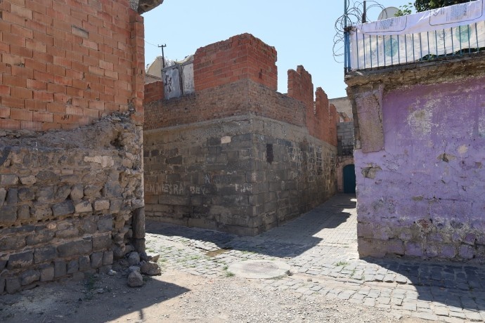 نمی توانند بیرونم کنند، تا آخر عمرم اینجا میمانم + فیلم و تصاویر