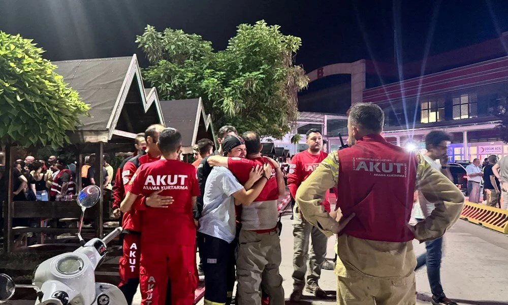 فاجعه در اسکیشهر؛ ۱۰ نیروی امدادی زنده زنده در آتش سوختند