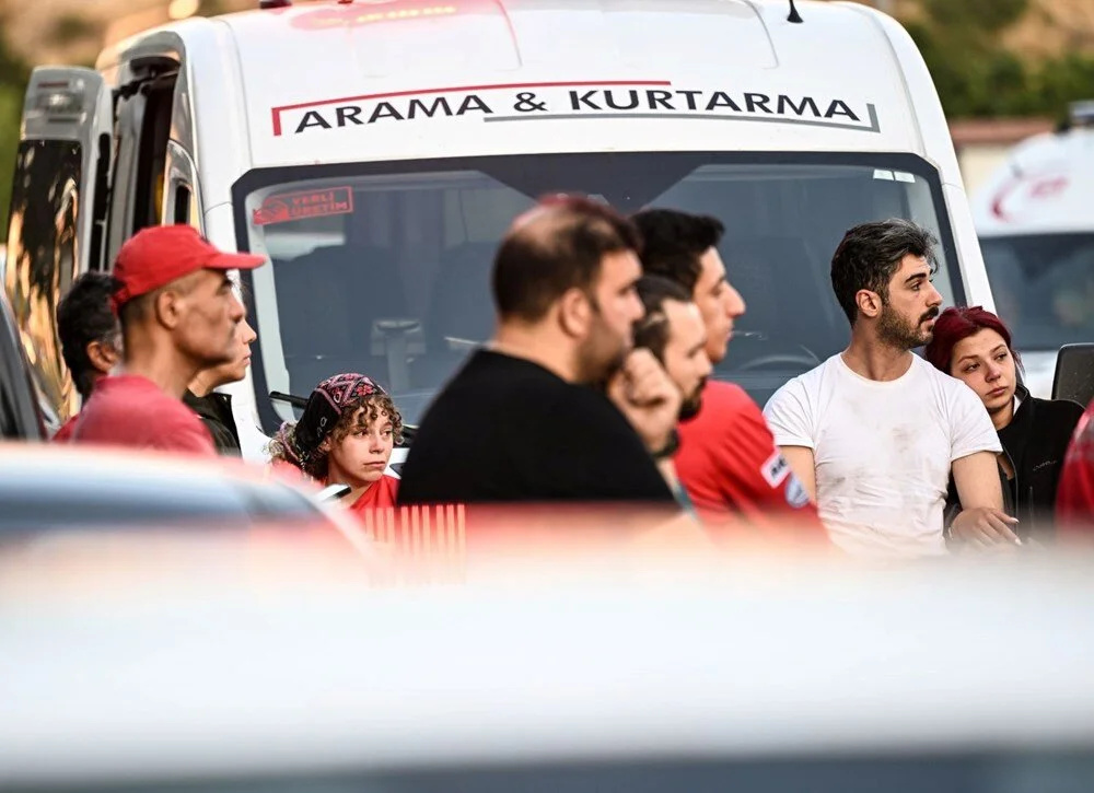 فاجعه در اسکیشهر؛ ۱۰ نیروی امدادی زنده زنده در آتش سوختند