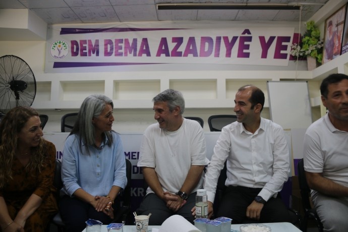 دیدار رهبران سیاسی کُرد با ویسی آکتاش پس از آزادی از زندان امرالی + تصاویر