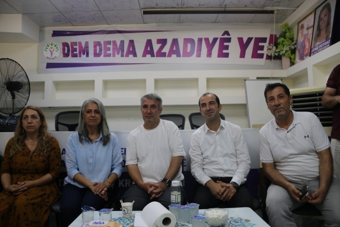 دیدار رهبران سیاسی کُرد با ویسی آکتاش پس از آزادی از زندان امرالی + تصاویر