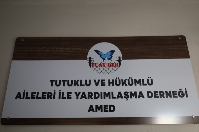 زندانیان سیاسی کُرد محکوم به مرگ تدریجی هستند؛ زنان زندانی حتی از پد بهداشتی محرومند