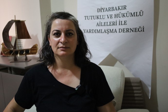 زندانیان سیاسی کُرد محکوم به مرگ تدریجی هستند؛ زنان زندانی حتی از پد بهداشتی محرومند