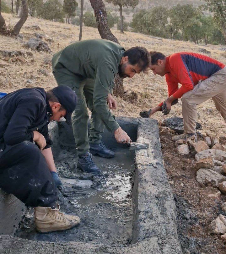 فعالان زیست محیطی اسلام آباد غرب برای حیوانات آبشخور ساختند / میثم رجبی