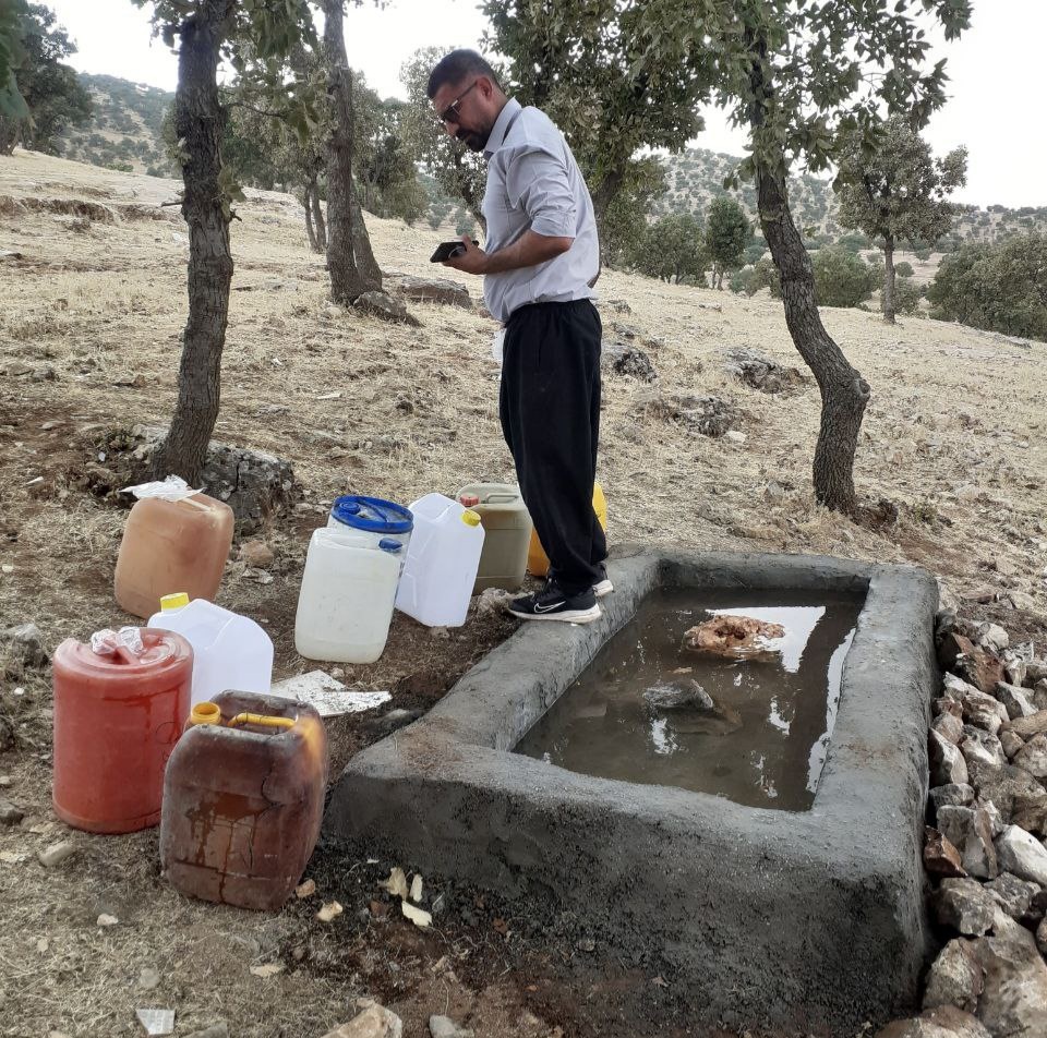 فعالان زیست محیطی اسلام آباد غرب برای حیوانات آبشخور ساختند / میثم رجبی