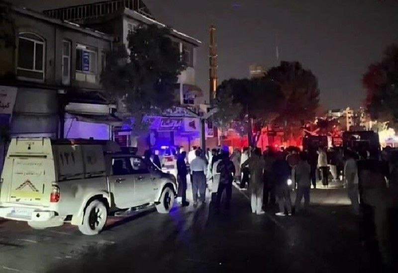 ۲۰ مغازه پاساژ آشنا سنندج  در آتش سوخت