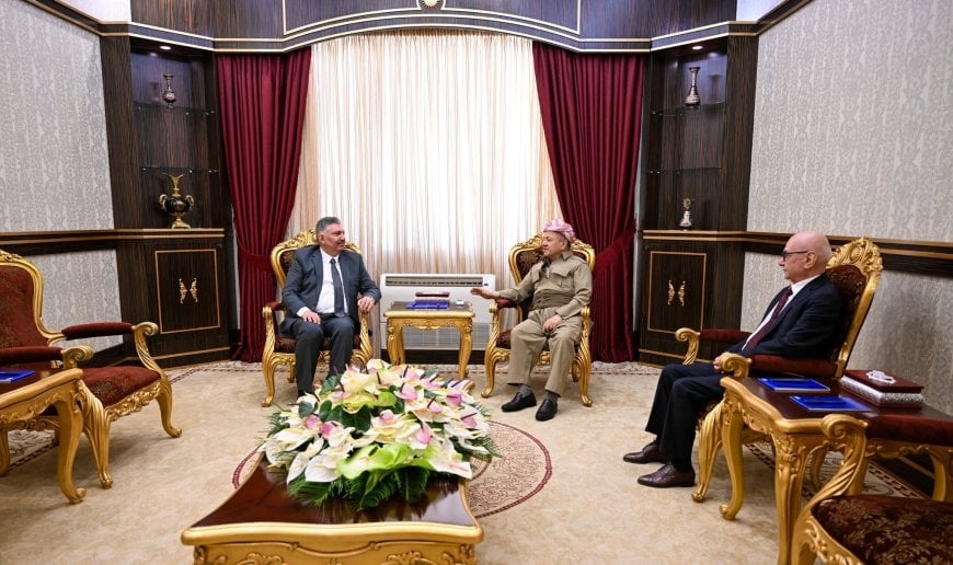 بارزانی و المسلط در اربیل دیدار کردند؛ تأکید بر گفتوگوی سیاسی برای ثبات شمال و شرق سوریه