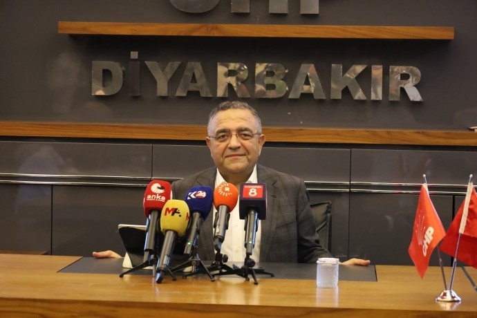 نمی شود از یک سو سرکوب کنی از سوی دیگر به دنبال صلح باشی