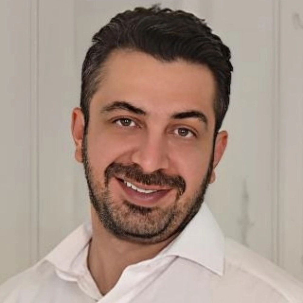 گزیده اشعار «محسن حسین‌خانی» شاعر کرمانشاهی در ایرلند منتشر می‌شود