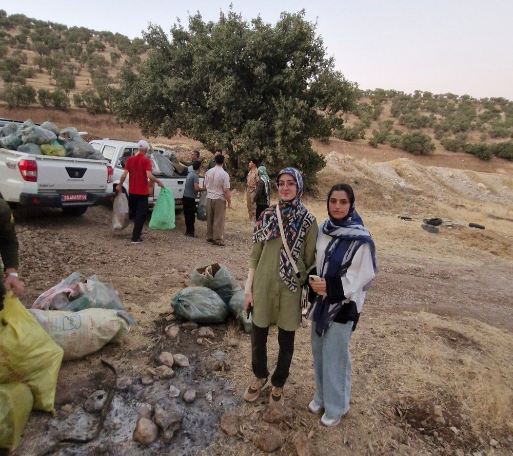 برگزاری پویش شعاع ۱۰۰ متر توسط دوستداران محیط زیست در اسلام آبادغرب
