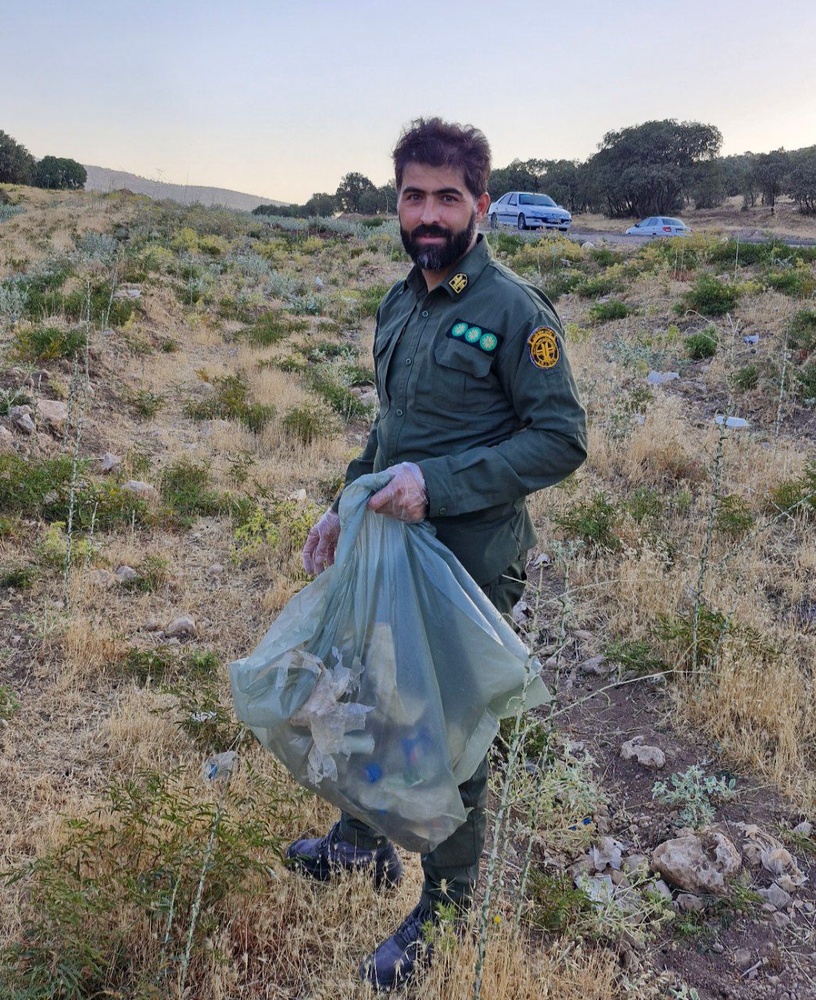 برگزاری پویش شعاع ۱۰۰ متر توسط دوستداران محیط زیست در اسلام آبادغرب