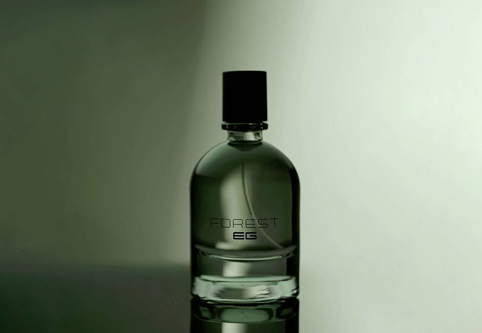 عطری که فراموش نمیشود؛ معرفی بهترین عطرهای زنانه و مردانه با ماندگاری بالا