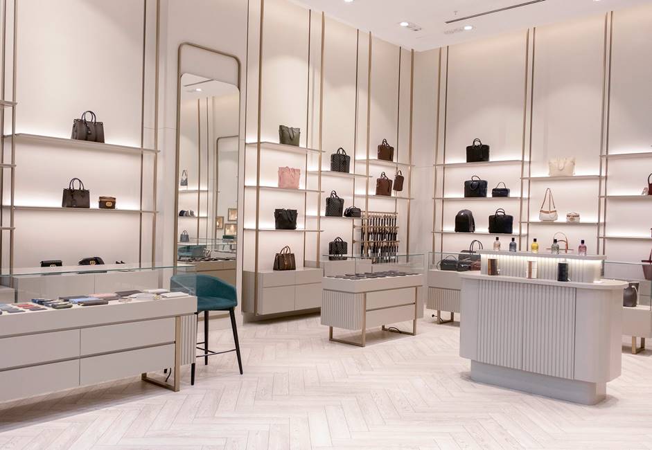 عطری که فراموش نمیشود؛ معرفی بهترین عطرهای زنانه و مردانه با ماندگاری بالا