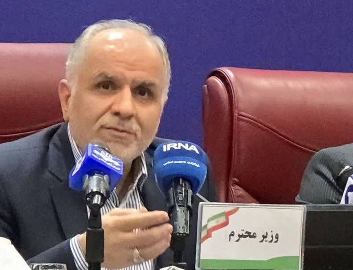 راه نجات کشور حمایت از تولید و بخش خصوصی است