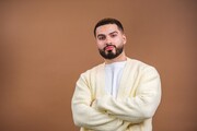 موفقیت کمدین کُرد در بریتانیا؛ روایت ناگفته های کُردها در قالب طنز