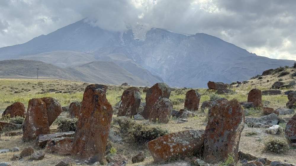 پیدا شدن استخوان های انسان در گورستان تاریخی ارمنیها در ایغدیر + فیلم