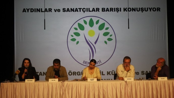 تأکید روشنفکران و هنرمندان بر برساخت اجتماعی صلح در نشست استانبول