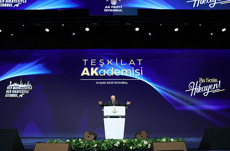 اجازه بازیهای تجزیهطلبانه را نخواهیم داد/ پروژه حل مسئله تروریسم، پروژه ای دولتی است