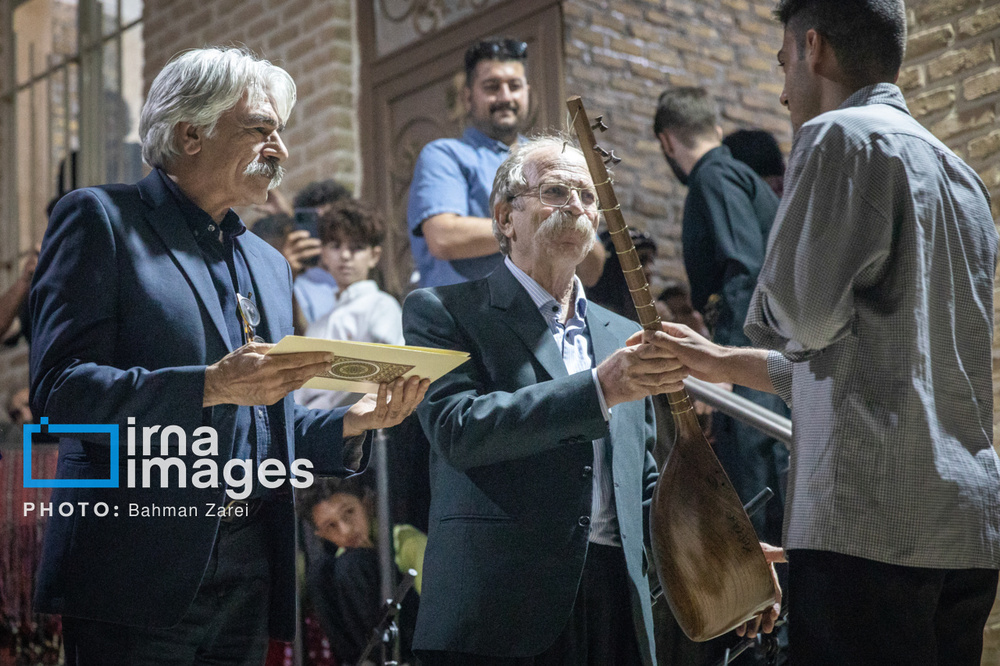 بزم شورانگیز موسیقی مقامی و کردی در خانه تنبور دالاهو