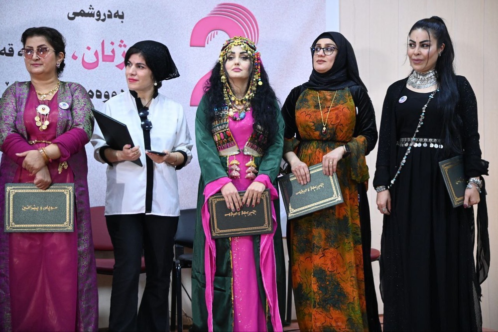 دومین جشنواره شعر زنان در حلبچه برگزار شد/ حضور هایکو نویس کردستانی در میان برگزیدگان