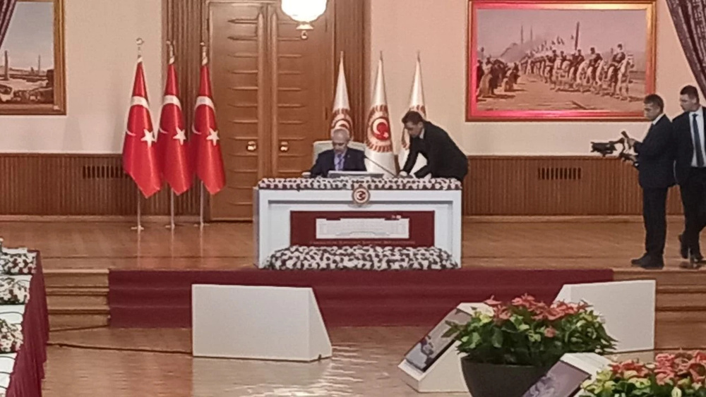 درگیری در کمیسیون روند صلح در مجلس؛ نمایندگان دم پارتی جلسه را ترک کردند