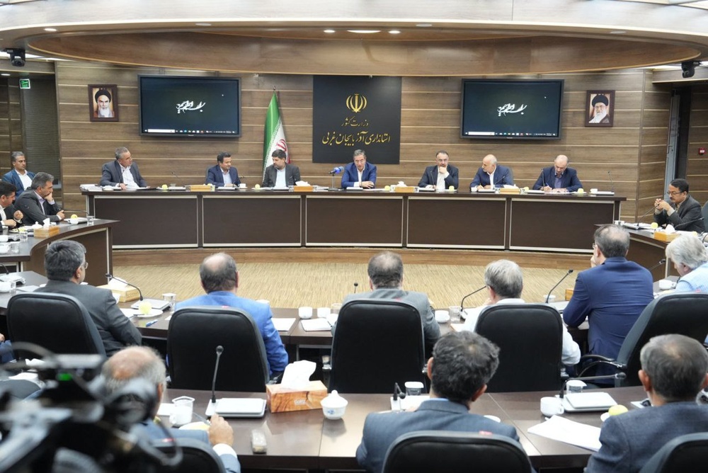 تشکیل کارگروه ملی نجات دریاچه ارومیه پس از خشکی ٩٨ درصدی آن!