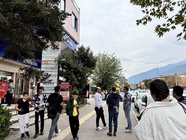 زمین لرزه ۵,۴ ریشتری در استان کوتاهیه ترکیه؛ زمین لرزه در استانبول هم حس شد